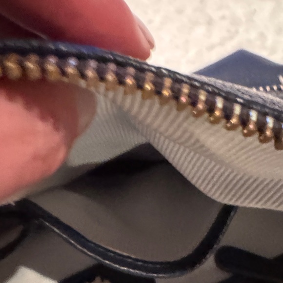 Radley London Smith Street leather zip-top shoulder/crossbody bag in navy blue - Picture 13 of 16